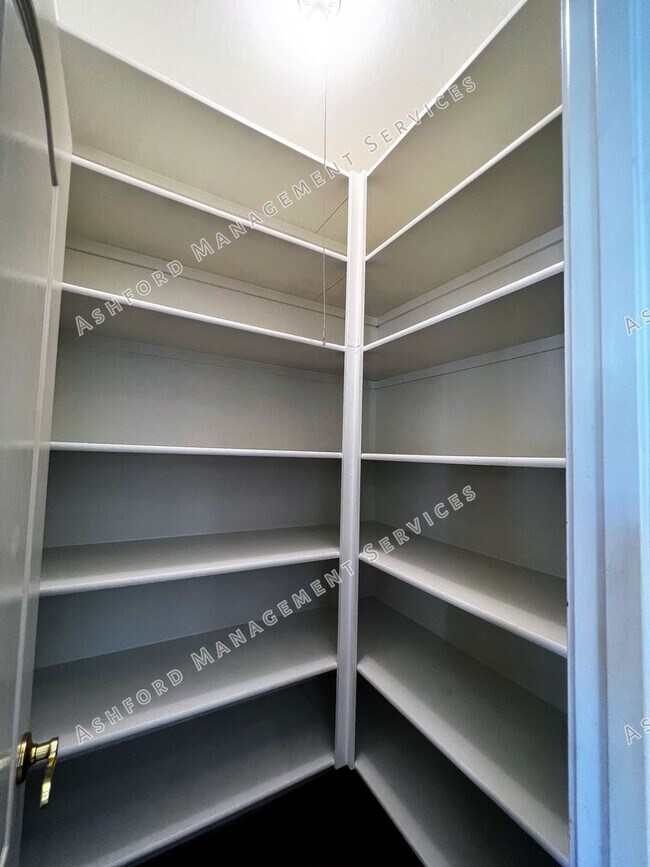Building Photo - ***MOVE IN SPECIAL***BEAUTIFUL 4 BEDROOM P...