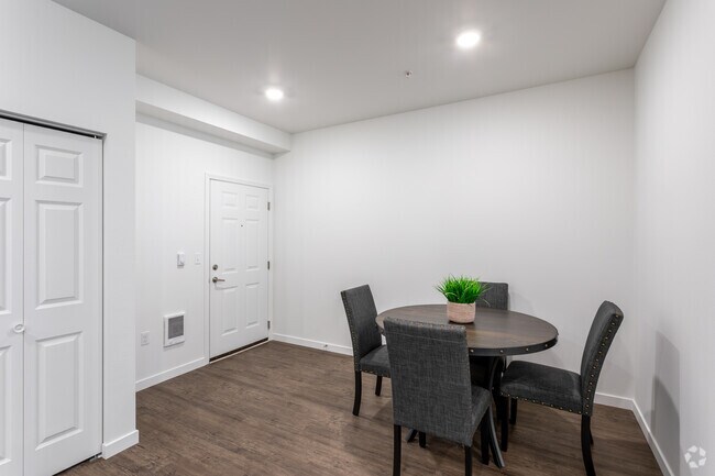 2BR, 1BA - 1,081SF - Perrine Court Apartments