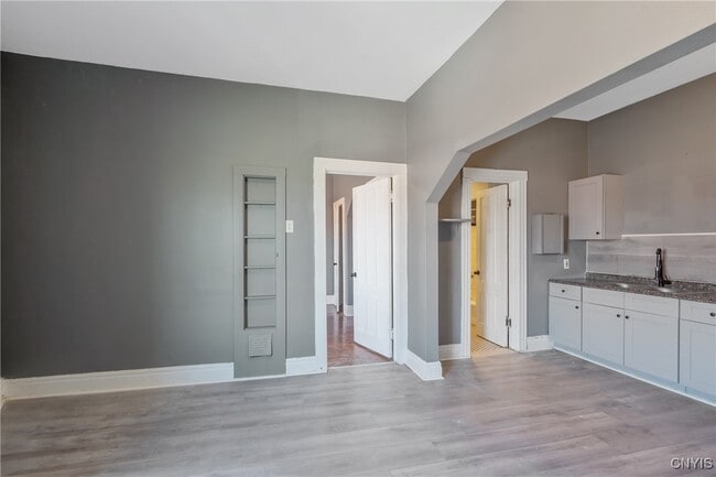 Building Photo - 319-25 N Salina St