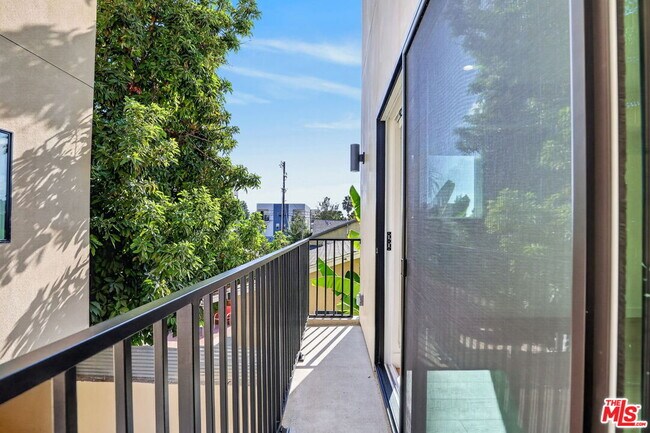 Building Photo - 11304 Collins St