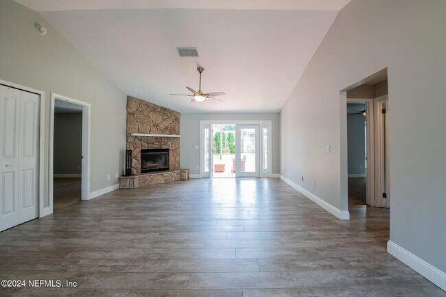 Building Photo - 11448 Sugar Maple Pl S