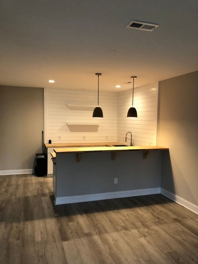 Building Photo - Beautiful like new home with full finished basement