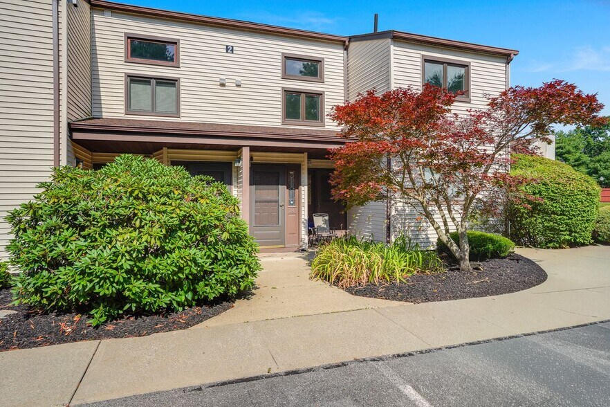 Building Photo - 125 Stringham Rd
