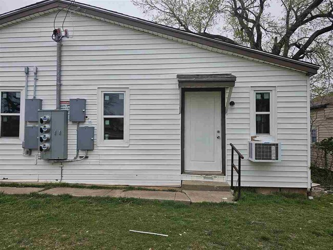 Primary Photo - 102 SW 25th St