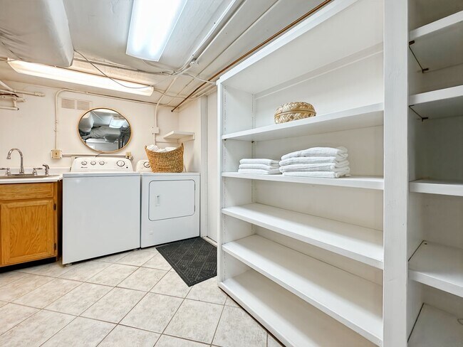 Building Photo - Beautiful 4BR+/3.5BA Edwardian Single-Fami...