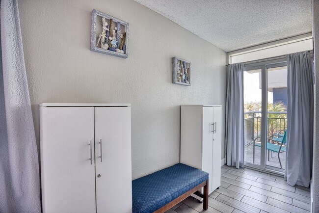 Building Photo - Oceanview Retreat at the Beach