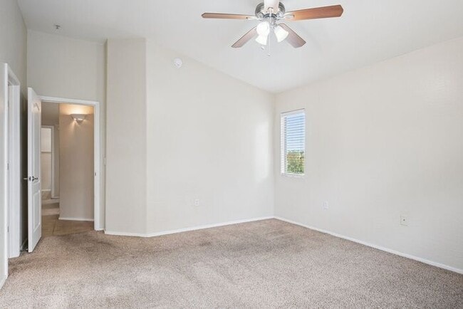 Building Photo - Charming 3-bed, 2-bath townhome in gated community!