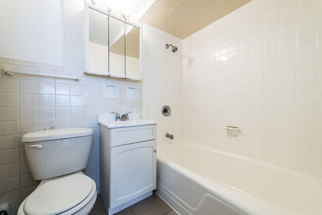 Building Photo - 7101 S Artesian Ave Chicago, IL 60629