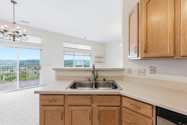 Building Photo - 323 Skyview Ct
