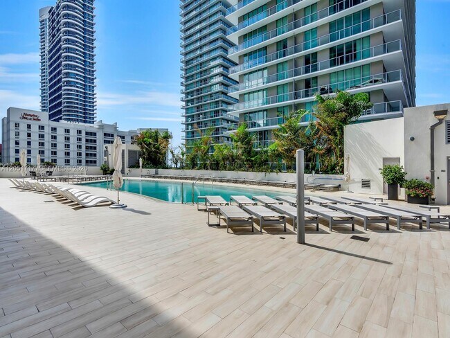 Building Photo - 1100 S Miami Ave