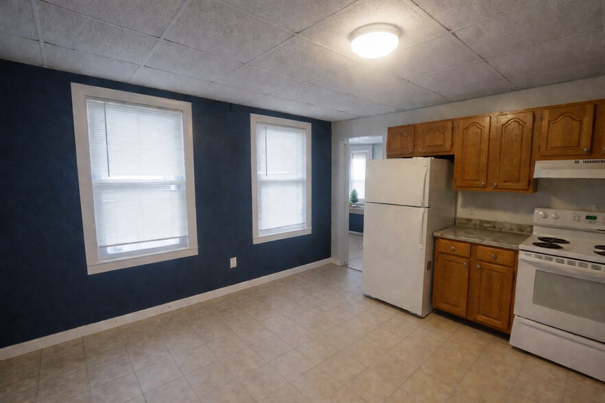 Kitchen - 465 E High St