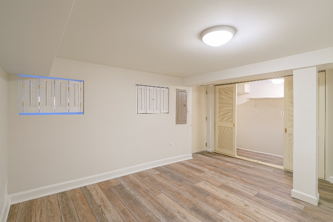 Building Photo - 611 Otis Pl NW
