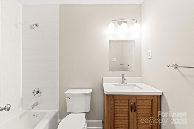 Building Photo - 5001 Vescova Ct