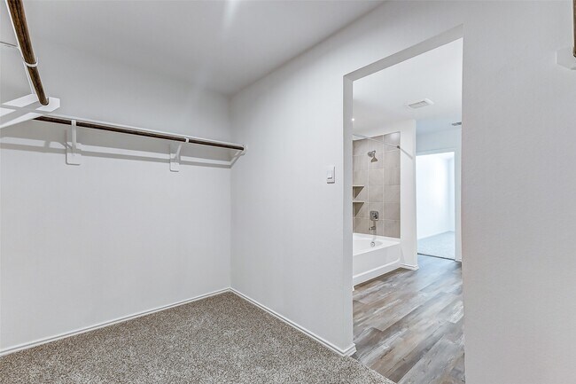 Building Photo - 24303 Alto Gdn Dr