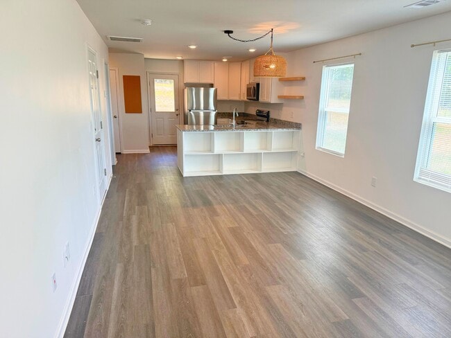 Building Photo - 106 White Rapids Way