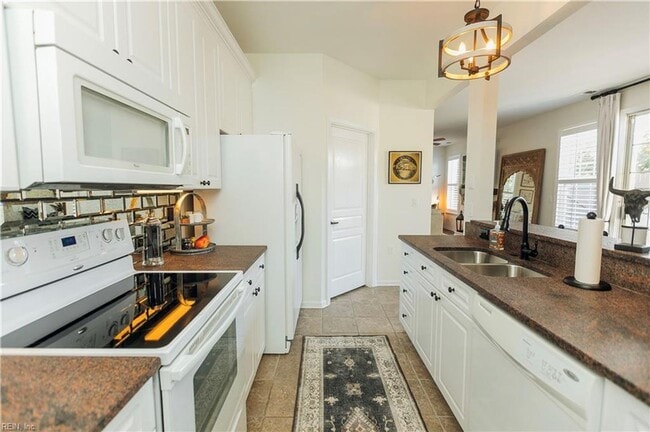 Building Photo - 2000 Picardy Ct