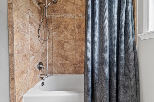 Building Photo - 519 Asheboro Dr