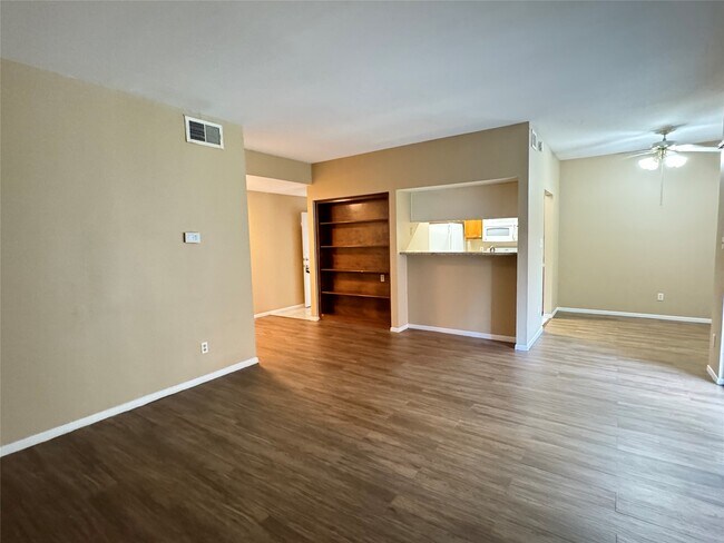 Building Photo - 6500 Harbor Town Dr
