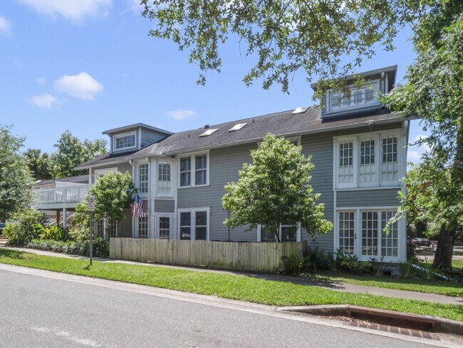 Building Photo - Charming 1/1 condo near Lake Virginia