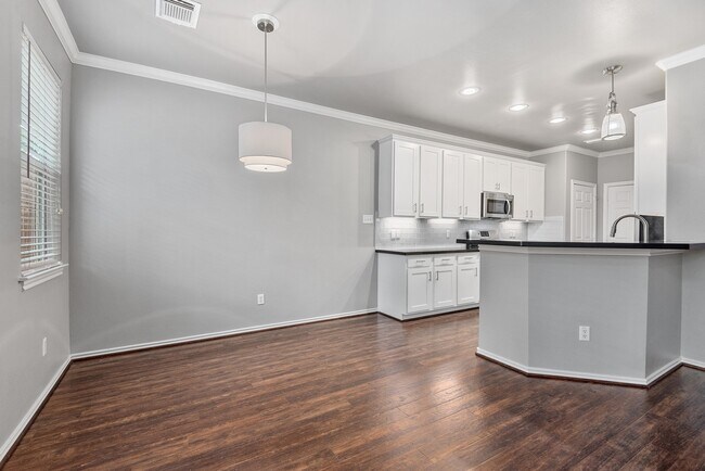 Building Photo - 19 Musk Rose Ct