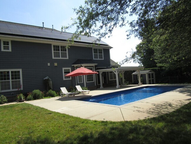 Building Photo - 2084 Kittridge Dr