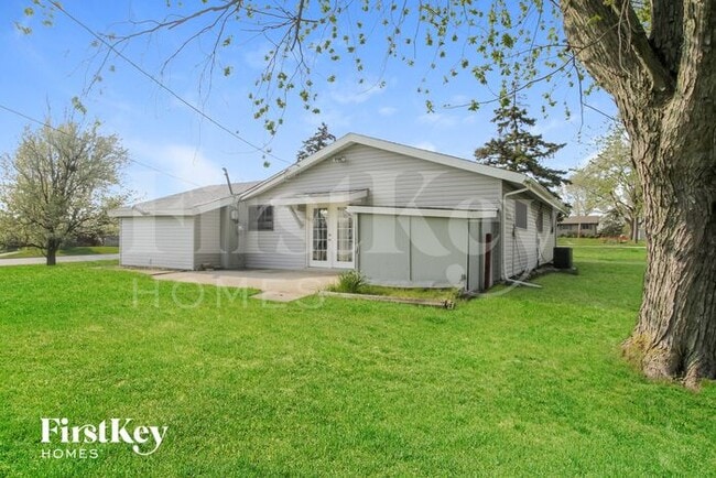 Building Photo - 17031 S 88th Ave