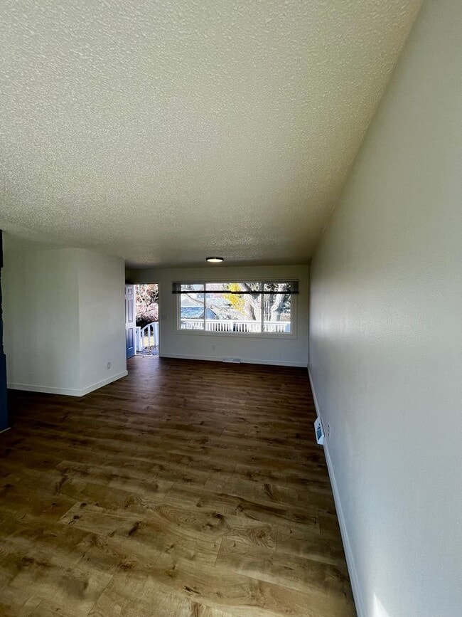 Building Photo - Fully Renovated 4-Bedroom Home, Plus an Office in Prime Bozeman Location