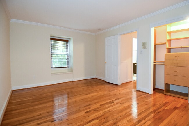 BEDROOM - 4200 River Rd NW