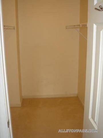 Building Photo - 147 Kelton St