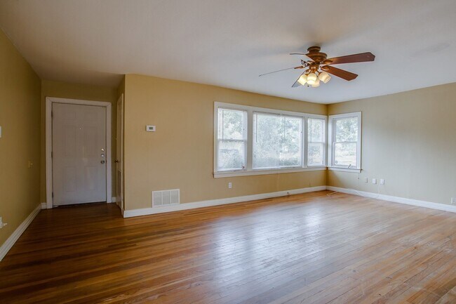 Building Photo - Pre Leasing for fall 2026! 3/1 in Tech Terrace