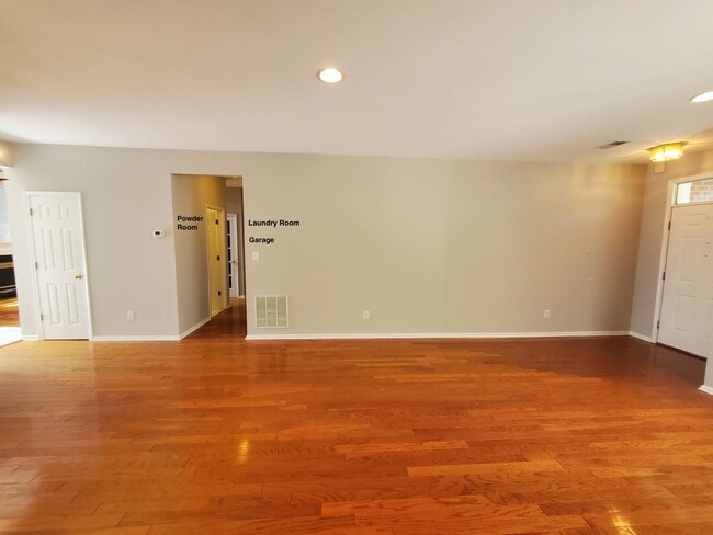 Building Photo - Waterfront! Spacious, updated, 4-bedroom &...