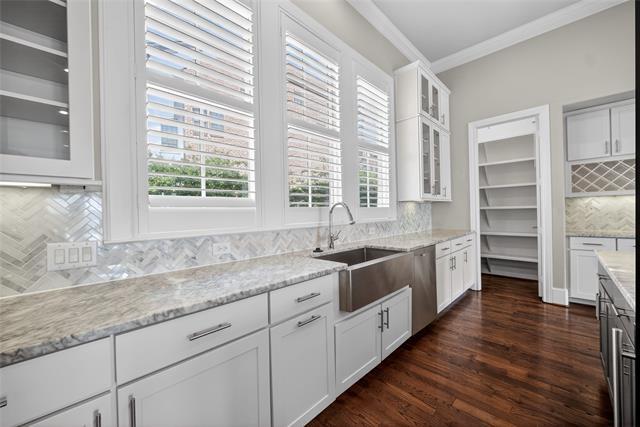 Building Photo - 520 S Pearl Expy