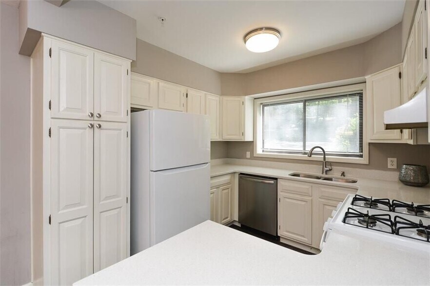 Building Photo - 607 Lismore SE