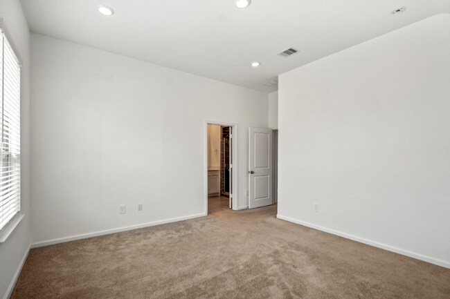 Building Photo - 613 Royal Arch Dr