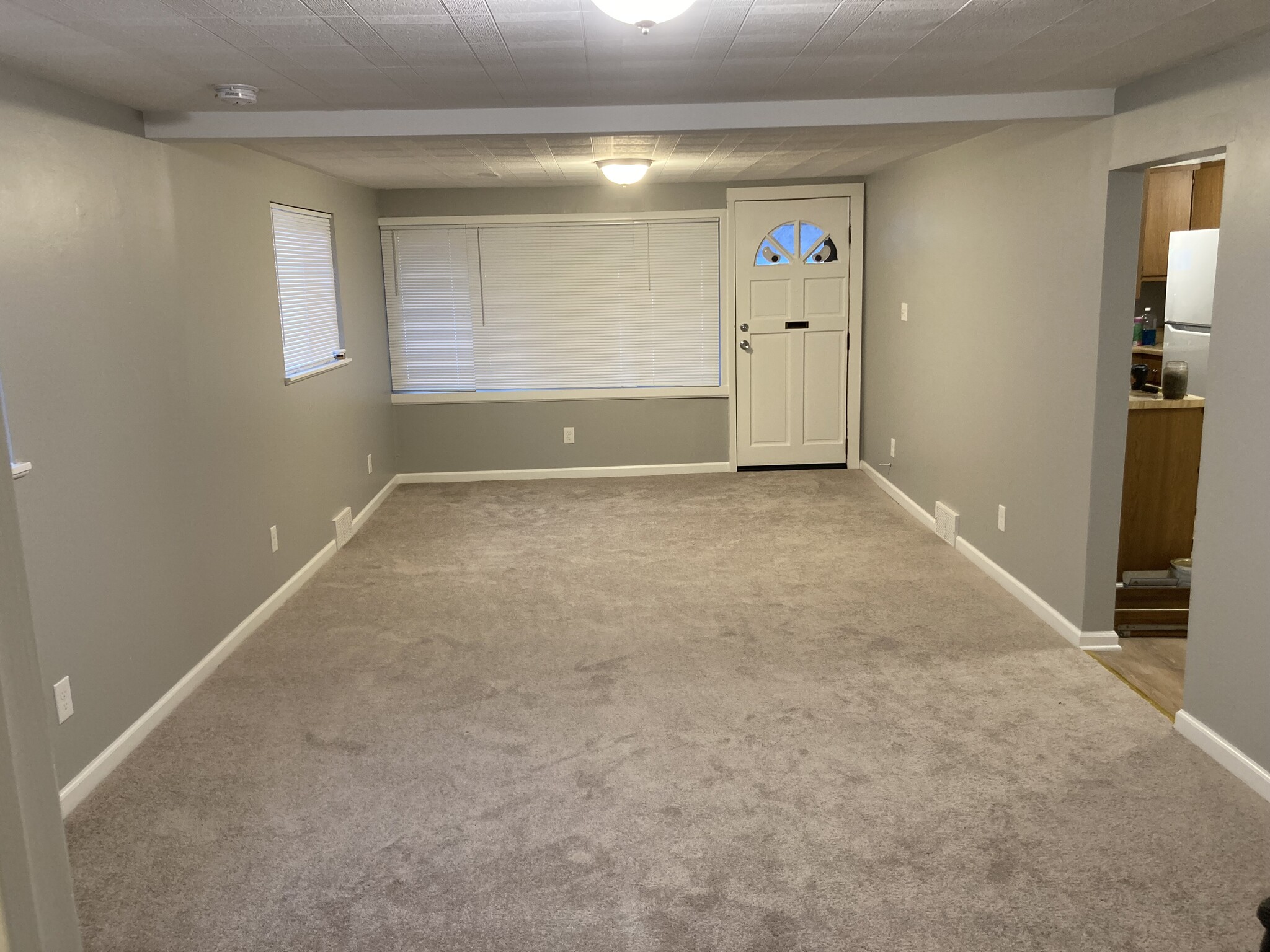 Building Photo - 319 Camp Horne Rd