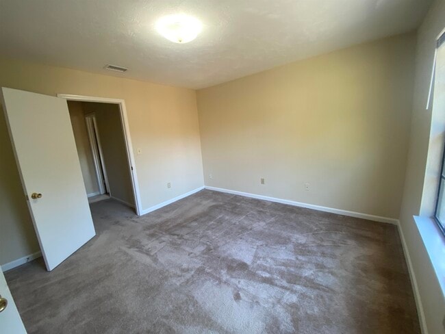 Building Photo - 1403 McCauley Rd