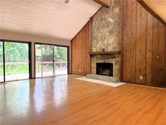 Building Photo - 1302 Colony Dr