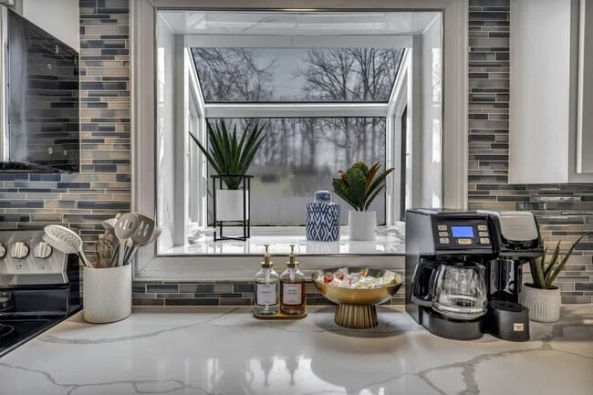 Building Photo - 1036 Union Ave