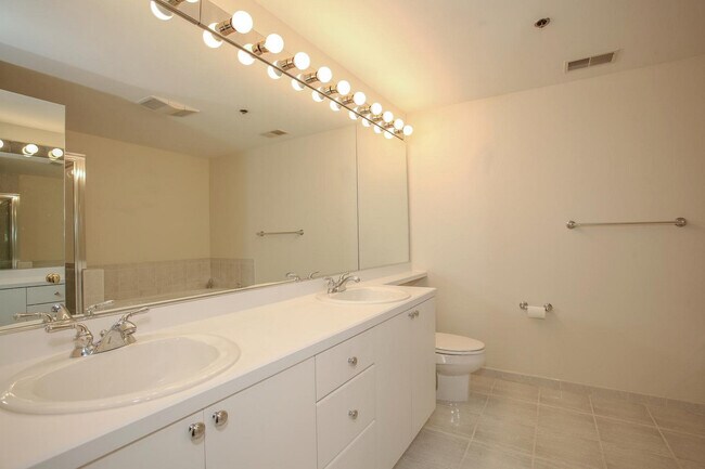 Building Photo - 602 Rutledge Ct