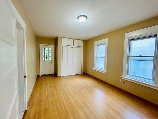 Building Photo - 25 Holbrook St