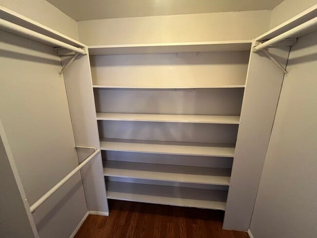 Building Photo - Cozy 1 Bedroom Condo with Walk-In Closet &...