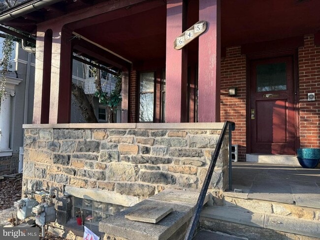 Building Photo - 645 E High St