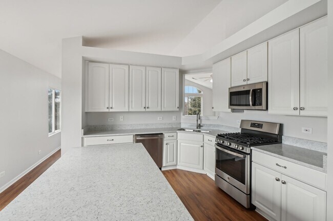 Building Photo - 2333 Summerlin Dr