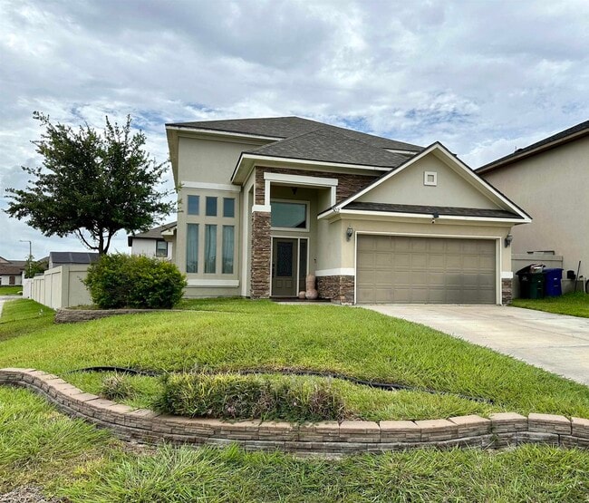 Primary Photo - 302 Altozano Dr