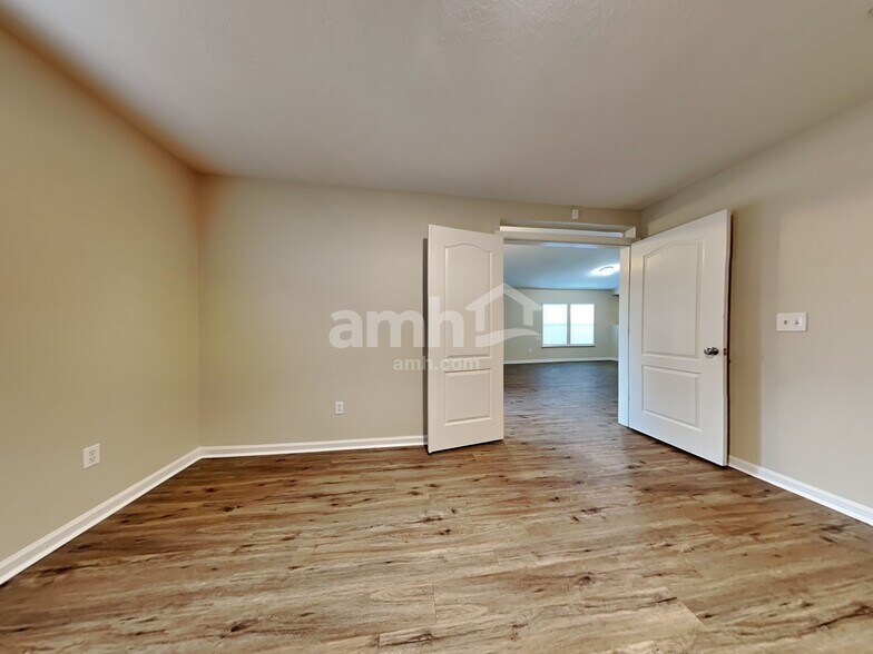 Building Photo - 1433 Heather Ct