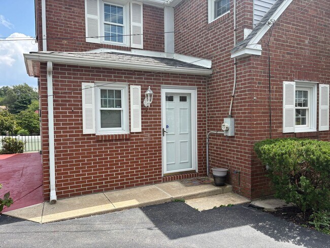 Building Photo - 3 Bed Single Family in Springfield
