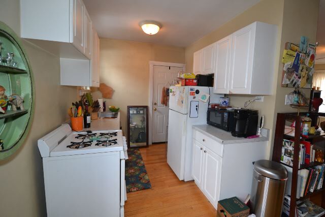 Building Photo - 3843 N Greenview Ave