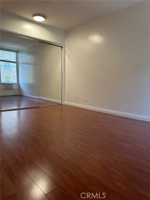 Building Photo - 360 S Kenmore Ave