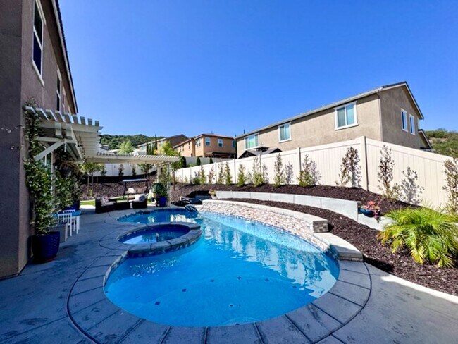 Building Photo - Stunning 5 Bedroom + Office Home with Priv...