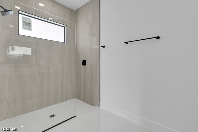 Building Photo - 3202 21st St W